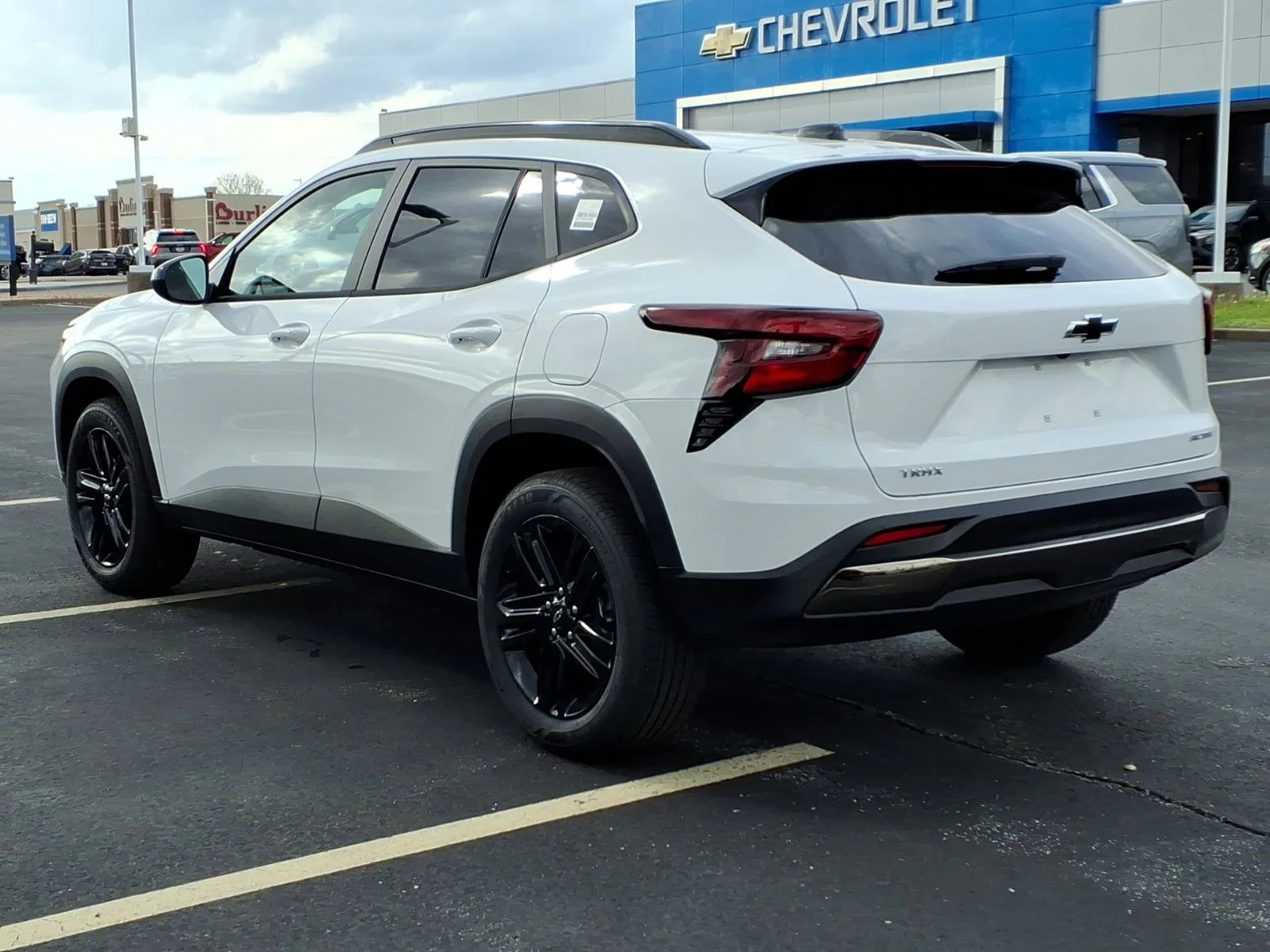 New 2026 Summit White Chevrolet ACTIV image 4