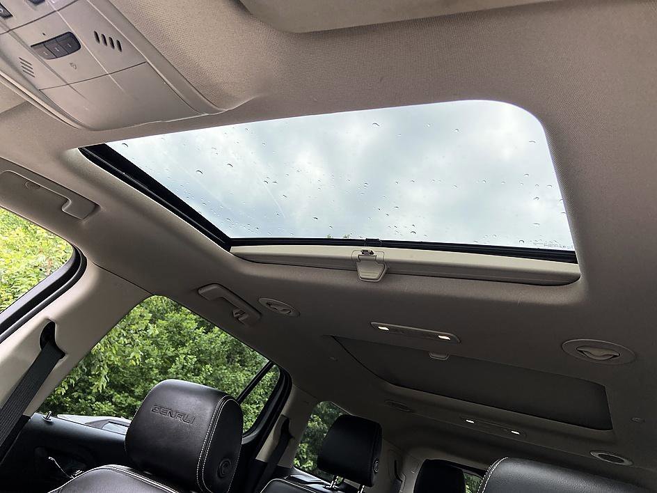 Used 2018 Ebony Twilight Metallic GMC Denali image 17