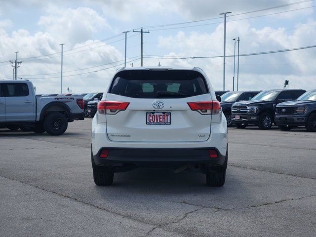 Used 2017 White Toyota XLE image 6