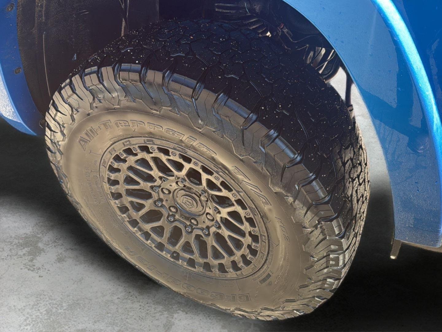 Used 2020 Hydro Blue Pearlcoat Ram Laramie image 5