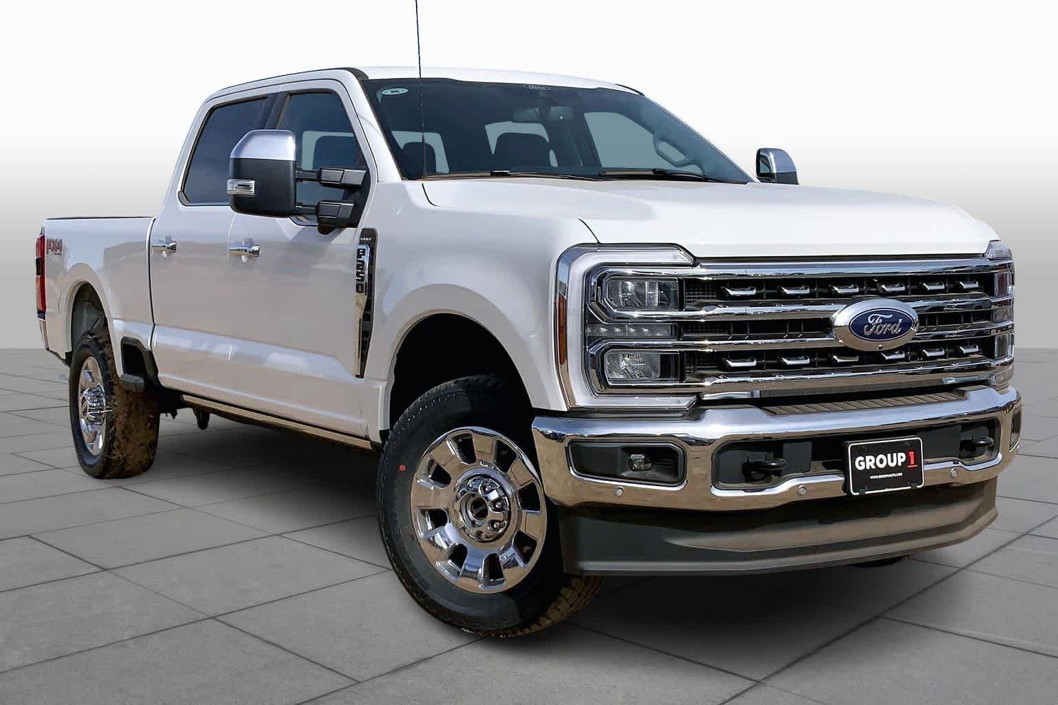 New 2026 Star White Metallic Tri-Coat Ford F-250® Lariat® image 2