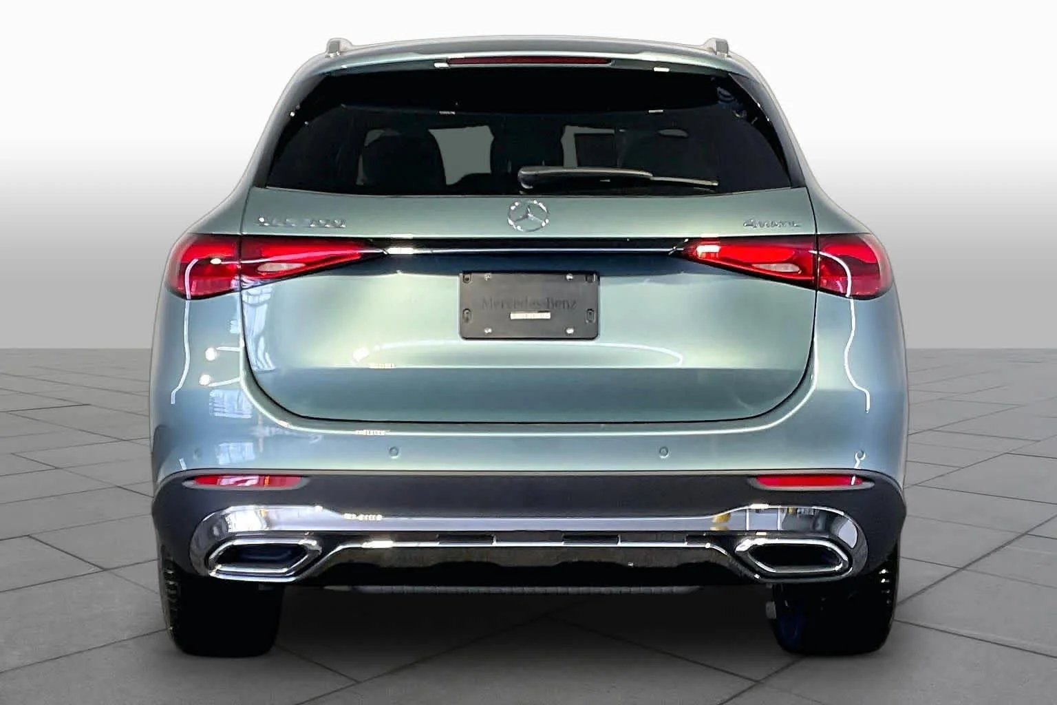 New 2027 Verde Silver Metallic Mercedes-Benz GLC 300 image 4