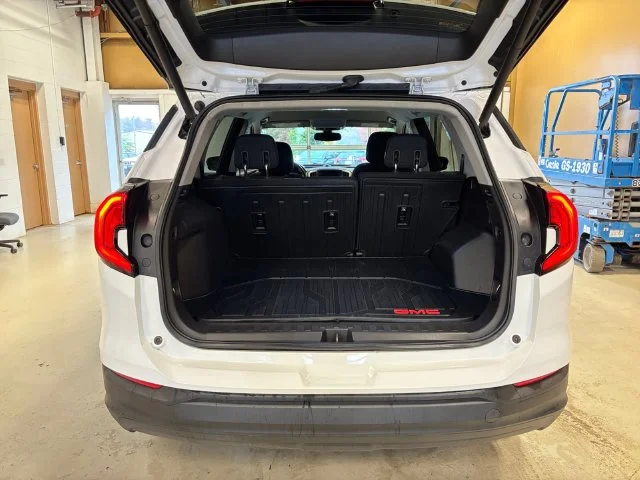 Used 2019 White GMC SLE image 23