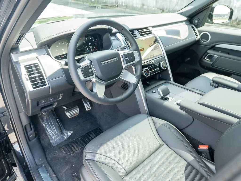 New 2026 Santorini Black Land Rover  image 11
