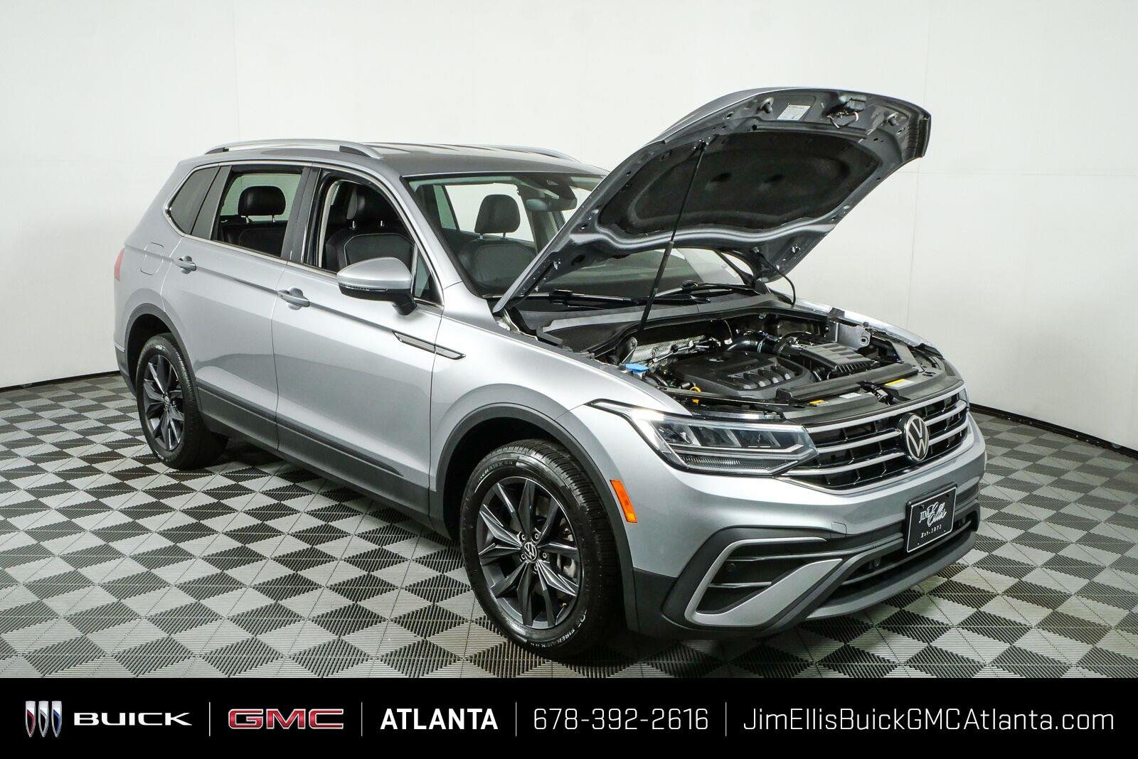 Used 2024 Pyrite Silver Metallic Volkswagen SE image 33