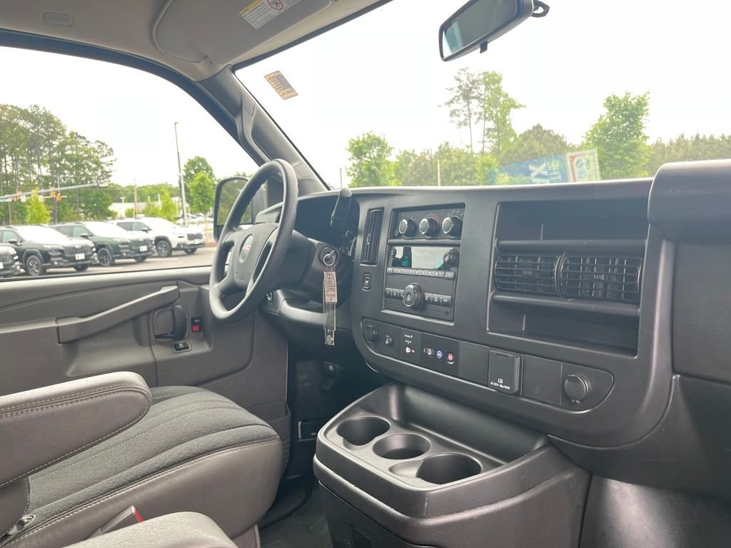 Used 2024 White GMC Work Van image 28