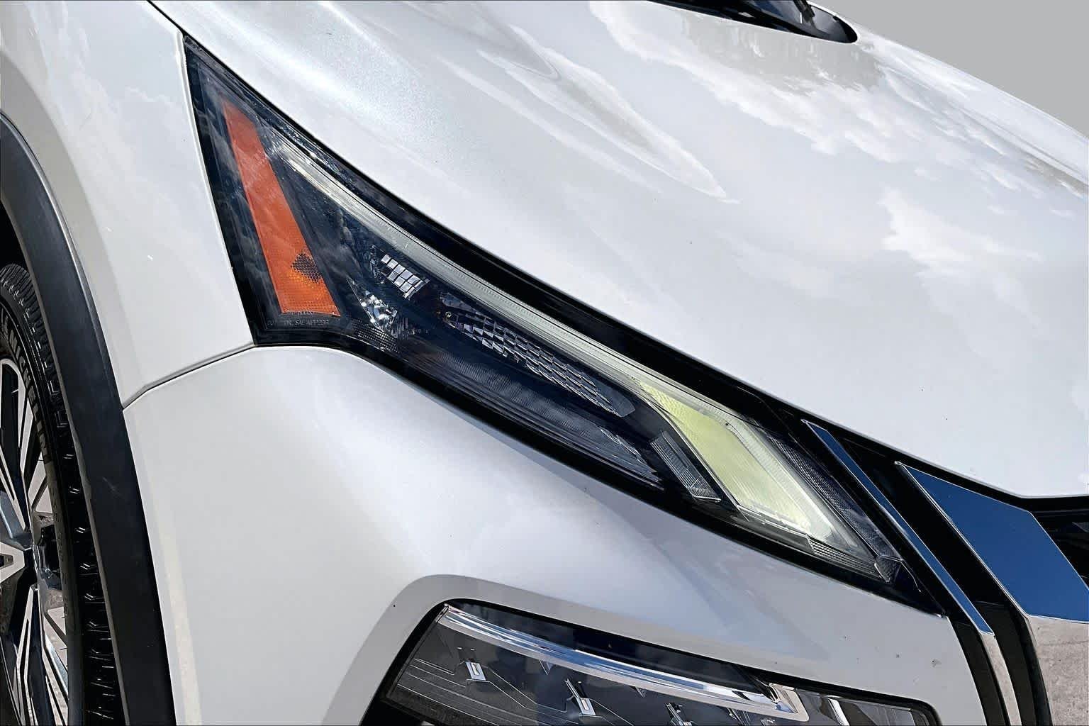 Used 2022 Pearl White Tricoat Nissan SV image 28
