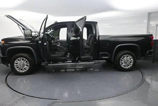Used 2020 Black Chevrolet High Country image 42