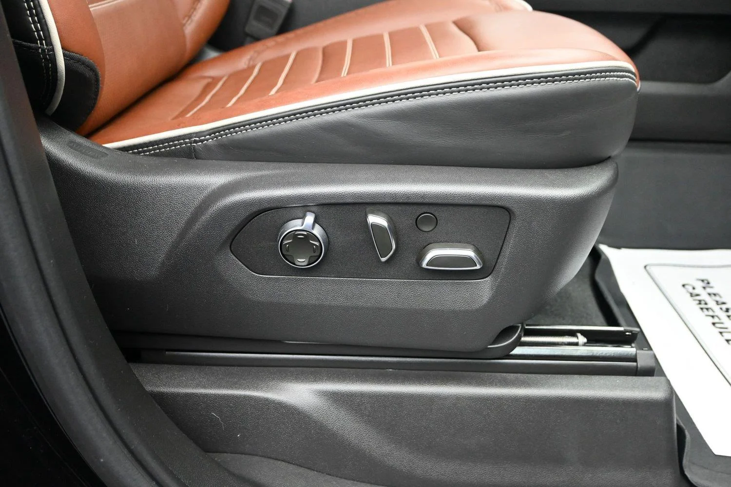 Used 2025 Onyx Black GMC Denali Ultimate image 12