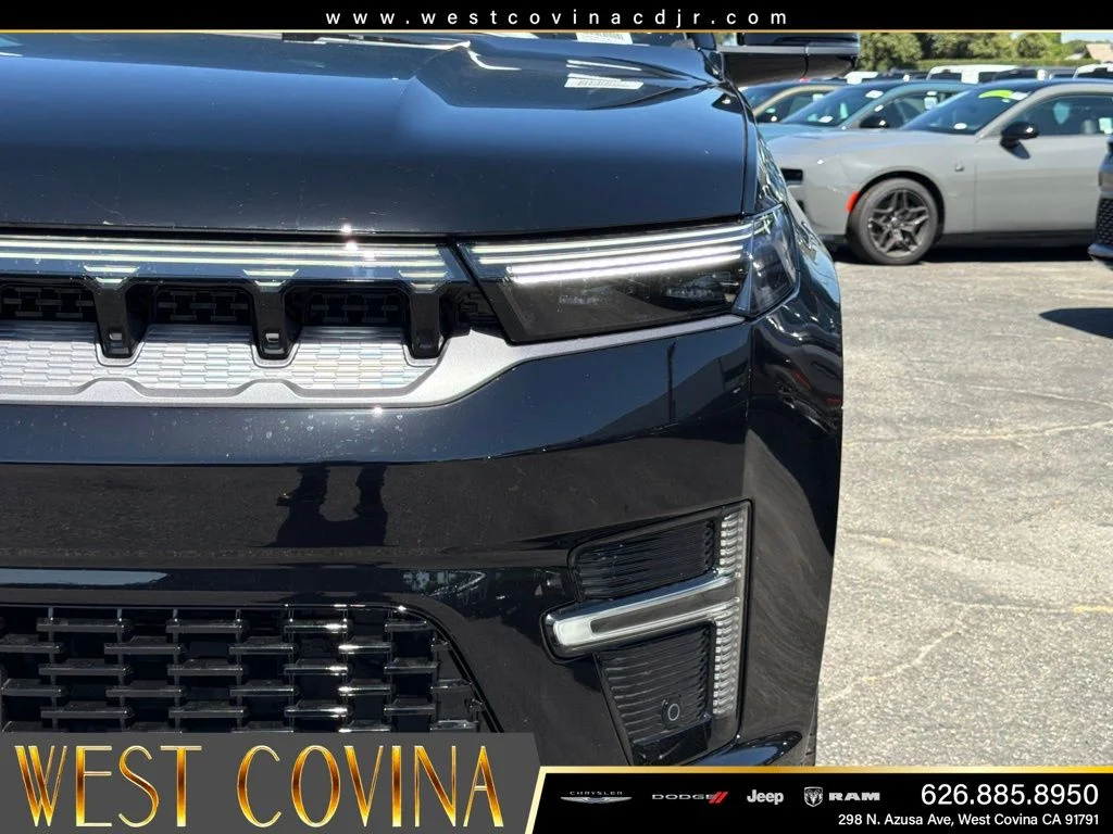 New 2026 High Gloss Black Exterior Paint Jeep Summit Reserve image 13