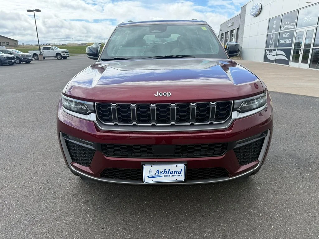 New 2026 Velvet Red Pearl-Coat Exterior Paint Jeep Limited image 9