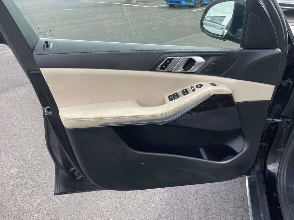 Certified Used 2019 Black BMW xDrive40i image 15