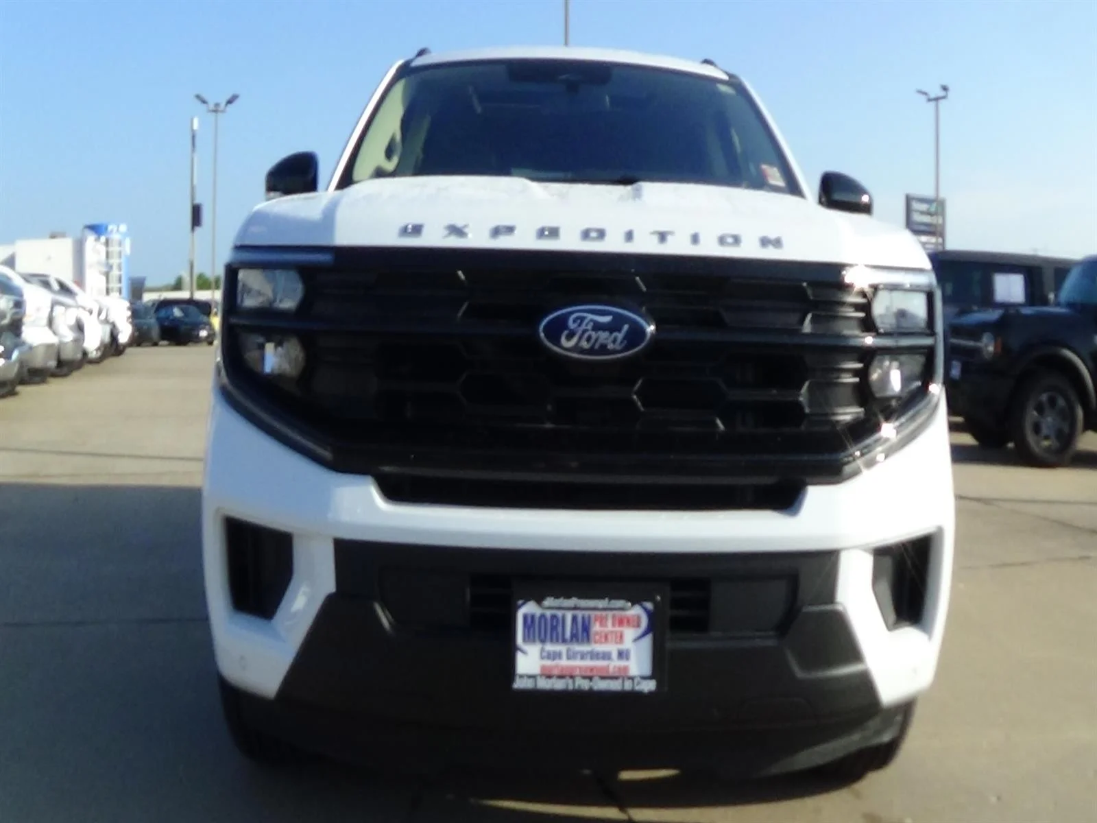 Used 2025 Oxford White (yz) Ford Active image 3