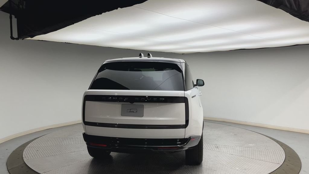 New 2026 Fuji White Land Rover SE image 3