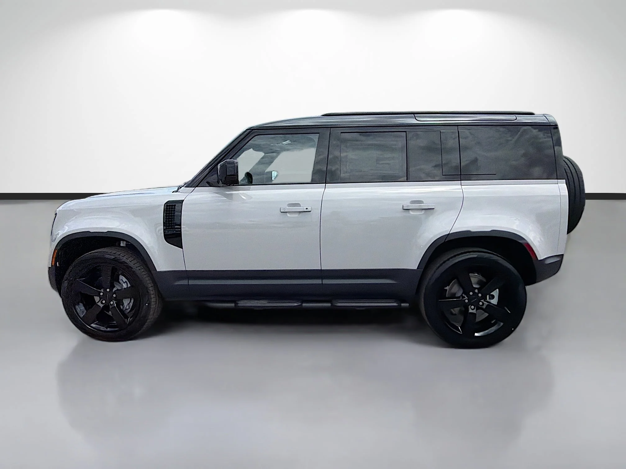 New 2026 Borasco Grey Metallic Land Rover S image 2