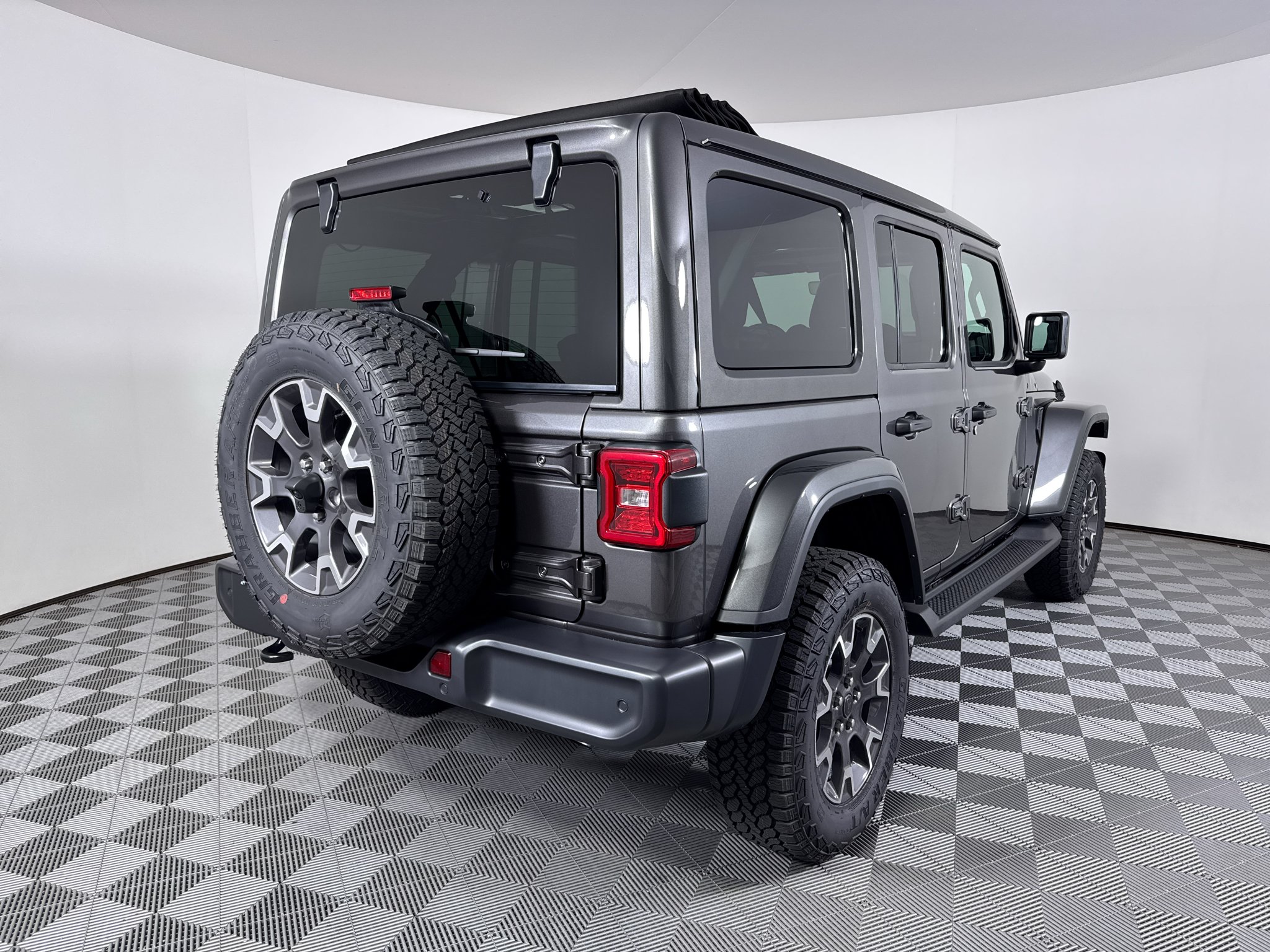 New 2027 Granite Crystal Metallic Clear-Coat Paint Jeep Sahara image 22