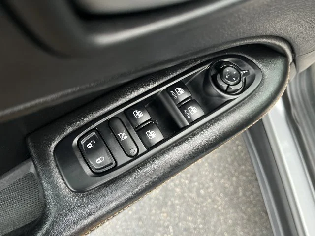 Used 2019 Billet Silver Metallic Clearcoat Jeep Latitude image 24