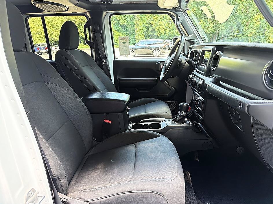 Used 2023 Bright White Clearcoat Jeep Sport S image 18