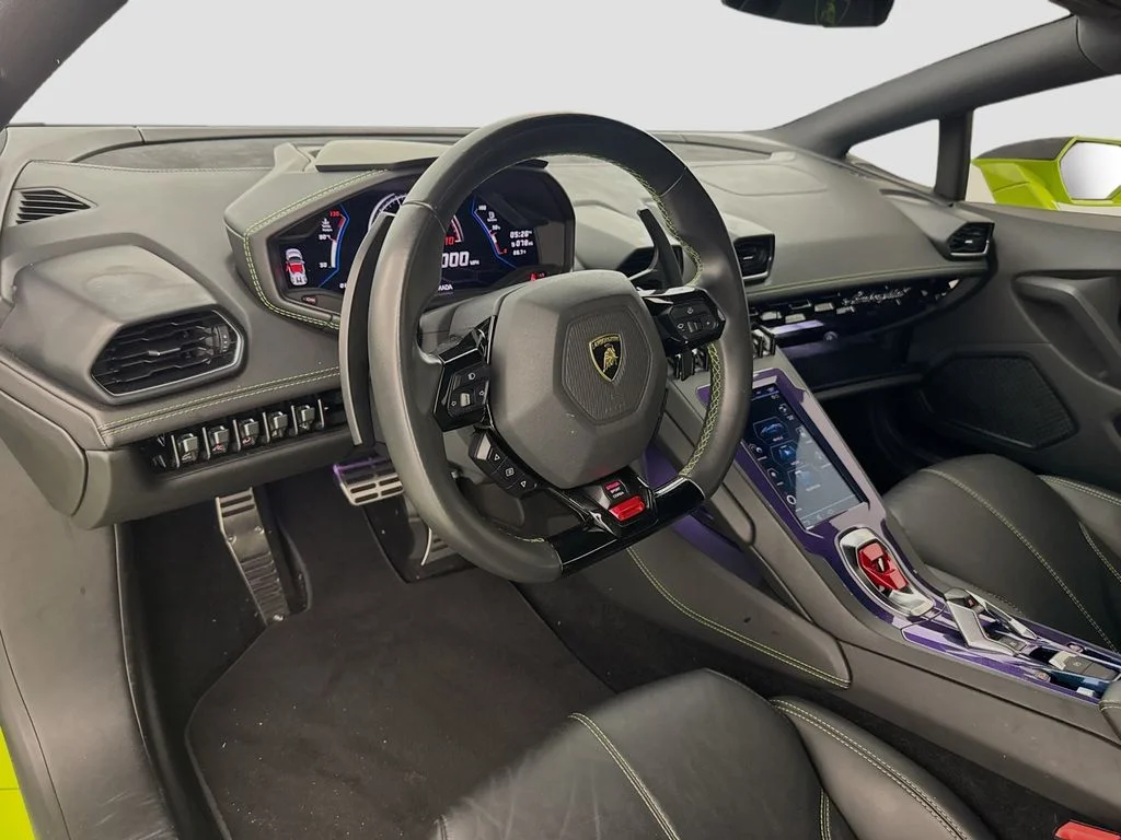 Used 2020  Lamborghini  image 9