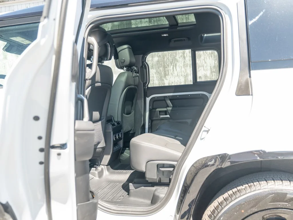 2026 Land Rover Defender X-Dynamic SE - Photo 21
