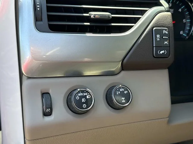 Used 2016 White Chevrolet LTZ image 28