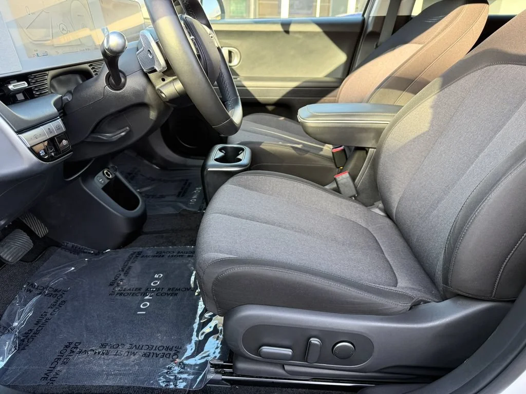 Used 2024 White Hyundai SEL image 22