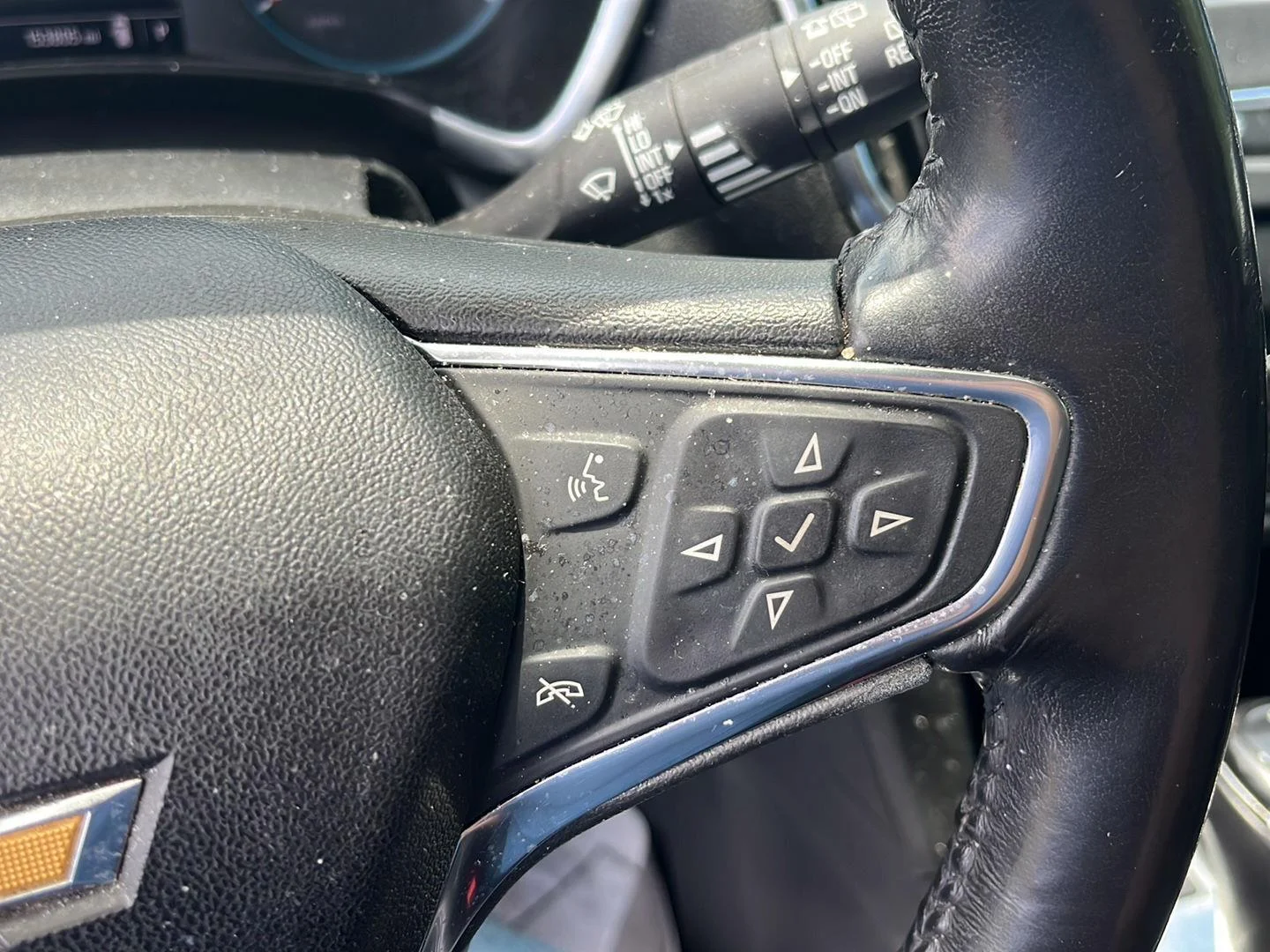 Used 2018 SUMMIT WHITE Chevrolet LT image 12