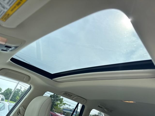 Used 2021 White Lexus 460 image 21