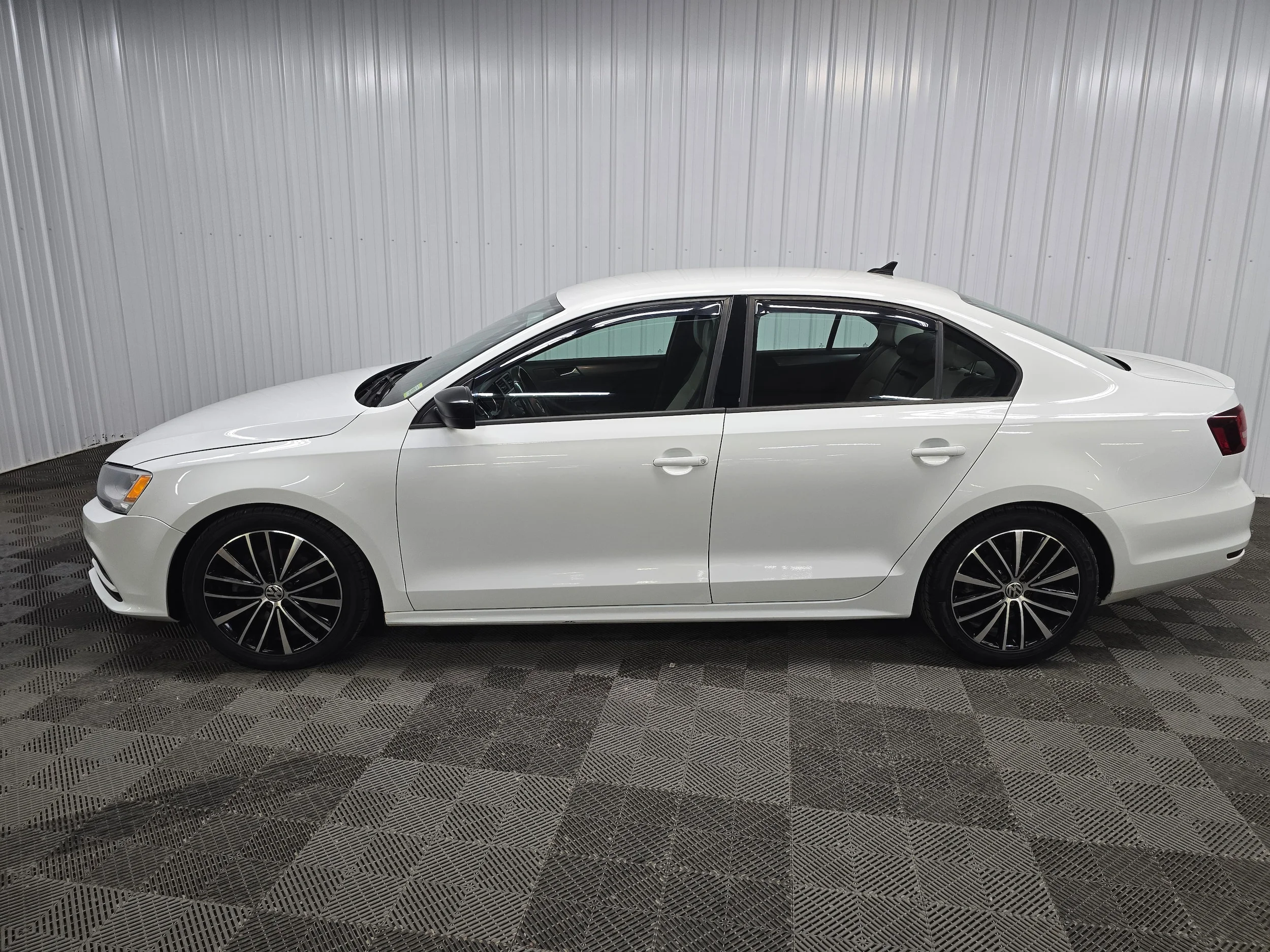 Used 2016 Pure White Volkswagen 1.8T Sport Manual image 5
