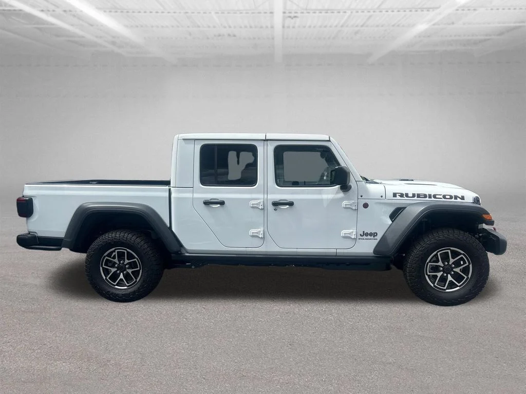 New 2026 Bright White Clear-Coat Exterior Paint Jeep Rubicon image 6