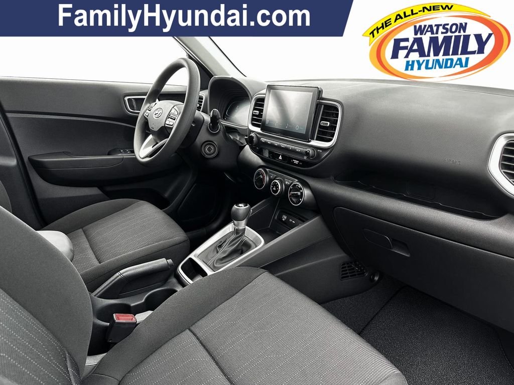 2025 Hyundai Venue SE - Photo 15