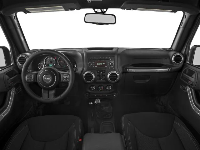 Used 2016 Billet Silver Met Jeep Sahara image 5