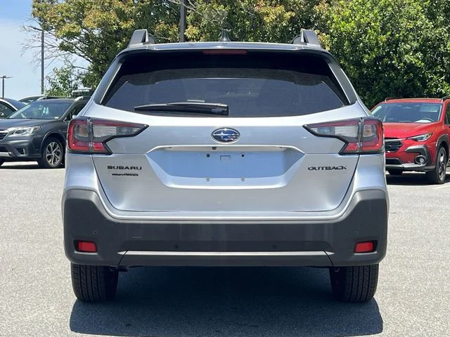 Used 2025 Silver Subaru Onyx Edition image 27