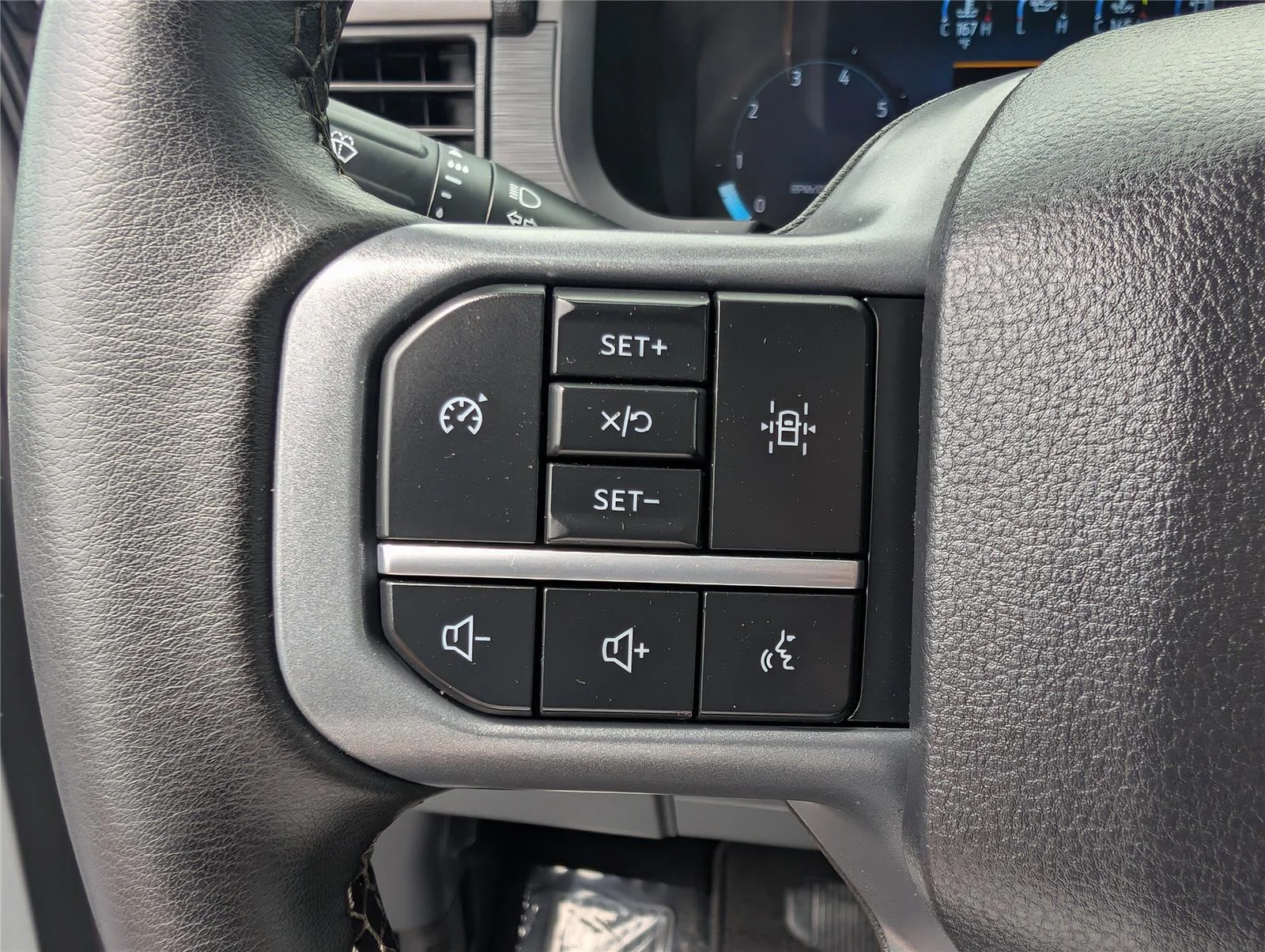 Used 2025 Carbonized Gray Ford XLT image 25