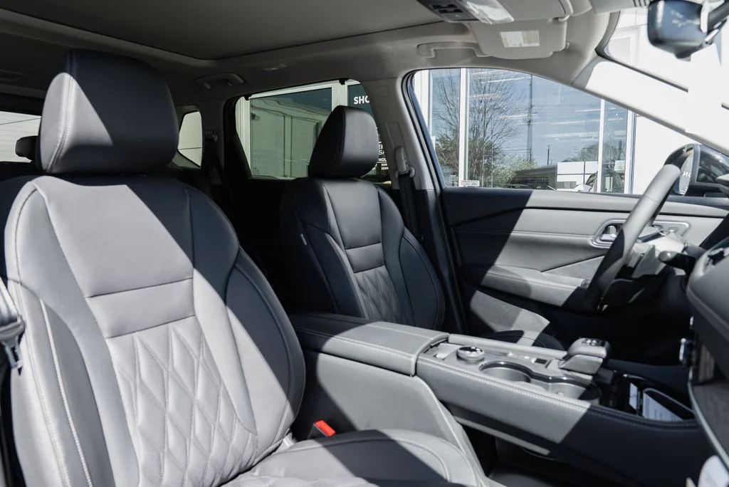 New 2026 Super Black Nissan Platinum image 29