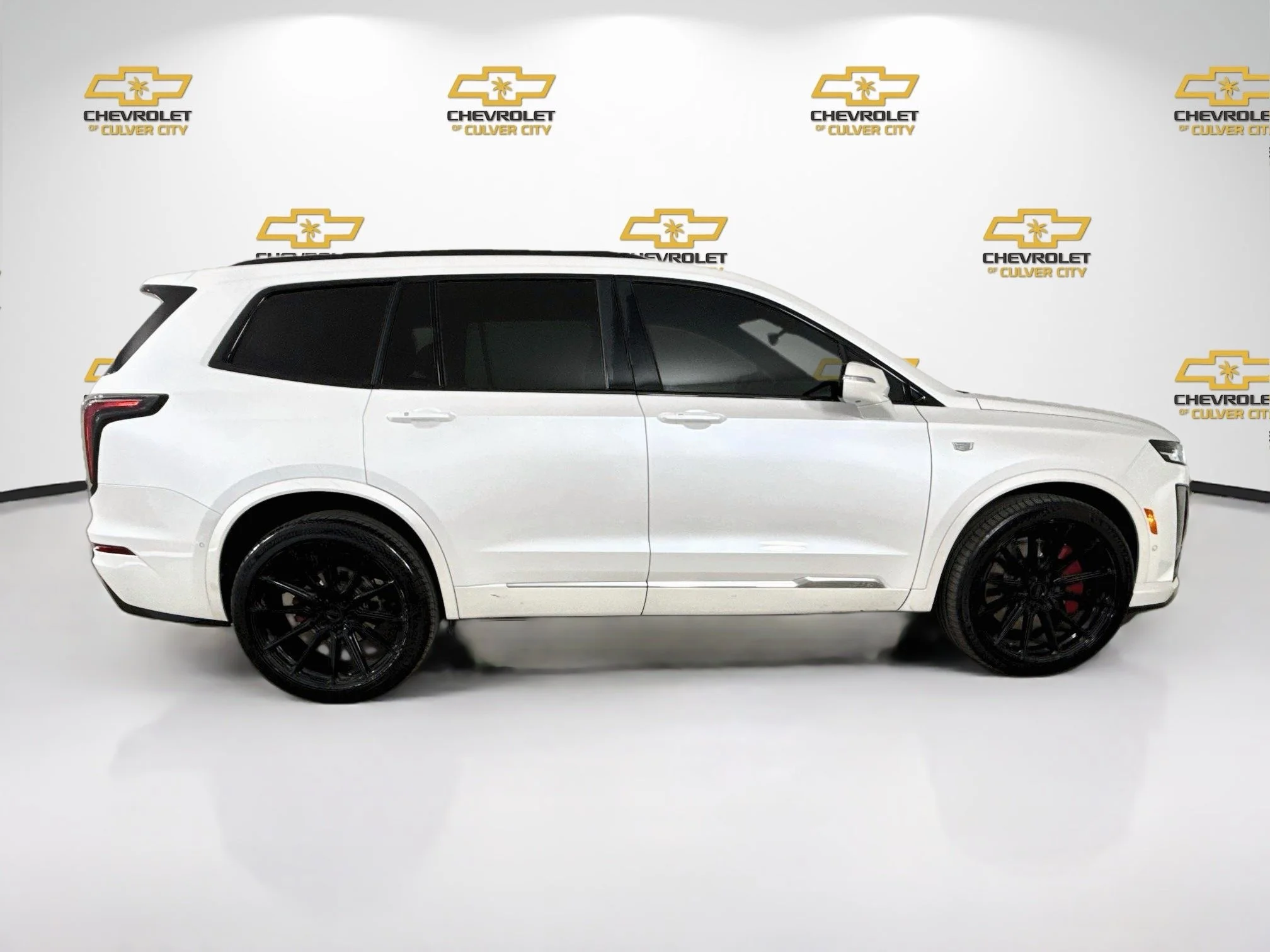 Used 2022 CRYSTAL WHITE TRICOAT Cadillac Sport image 9