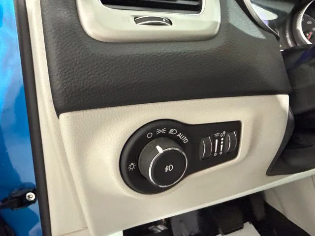 Used 2020 Blue Jeep Latitude image 19