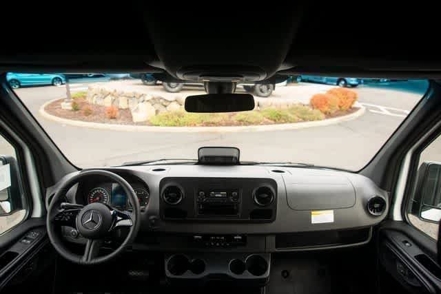 Used 2025 Arctic White Mercedes-Benz  image 33