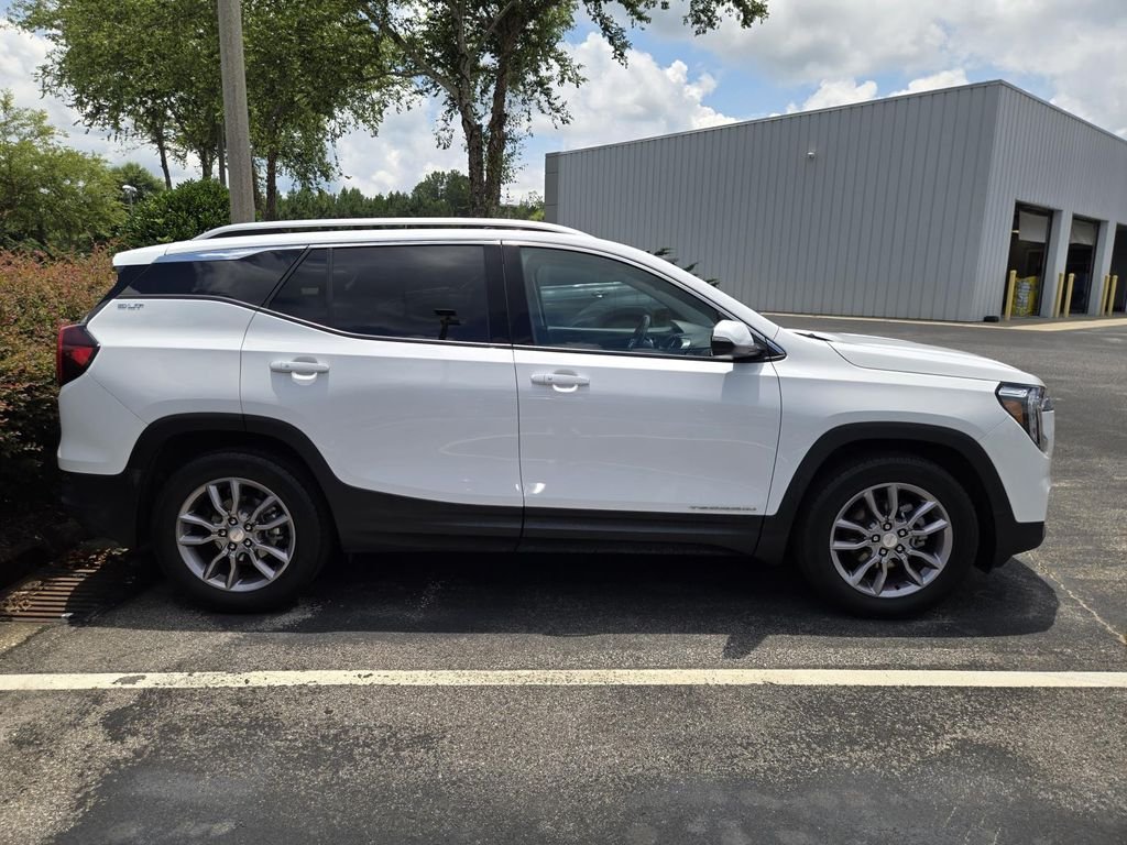Used 2022 White GMC SLT image 2