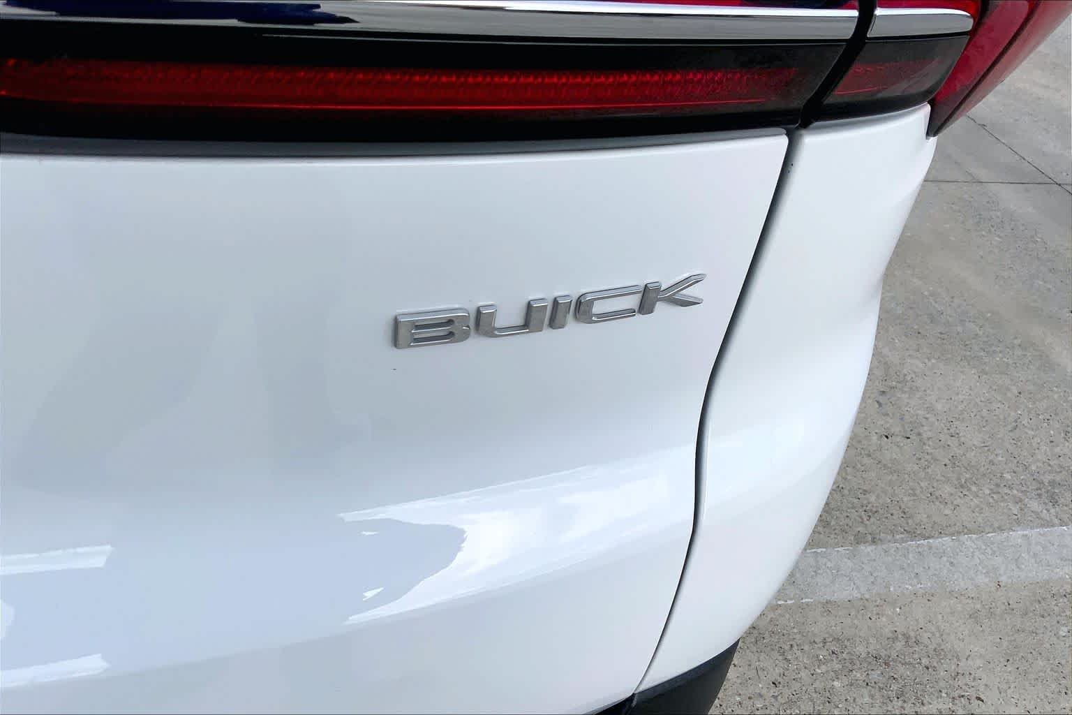 Used 2026 Summit White Buick Preferred image 10