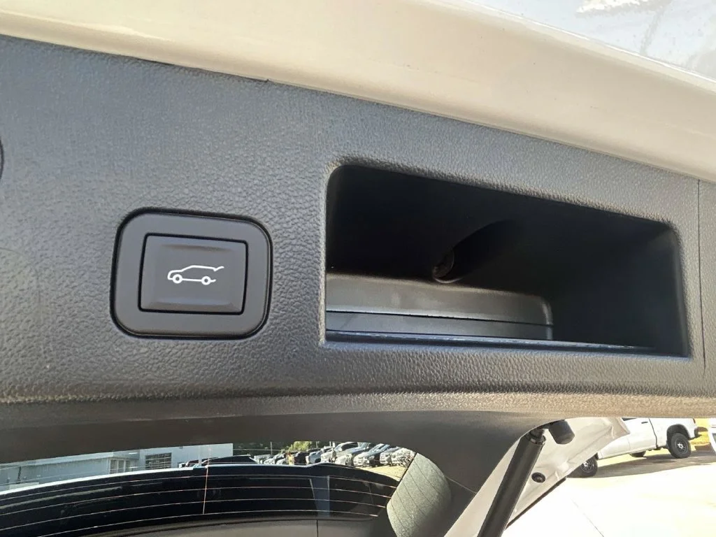 2027 Chevrolet Equinox LT - Photo 10