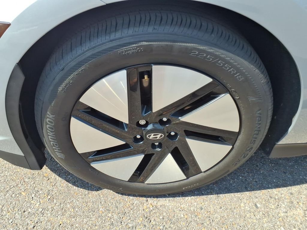 Certified Used 2024 Silver Hyundai SE Standard Range image 9
