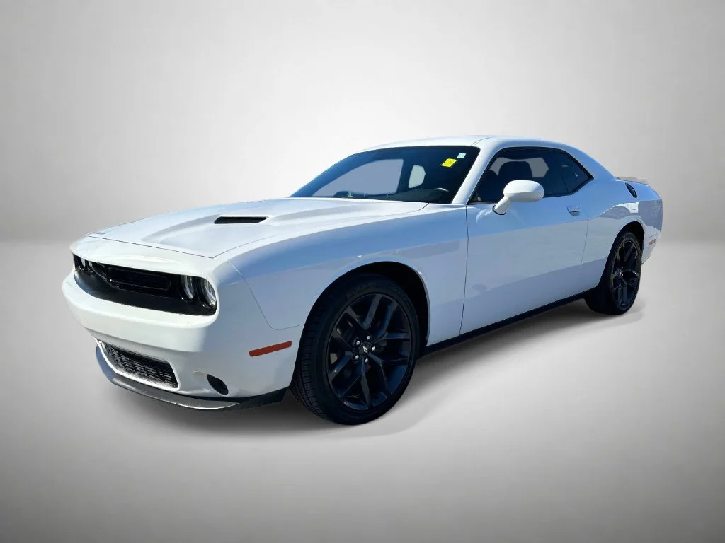 Used 2021 White Dodge SXT image 7