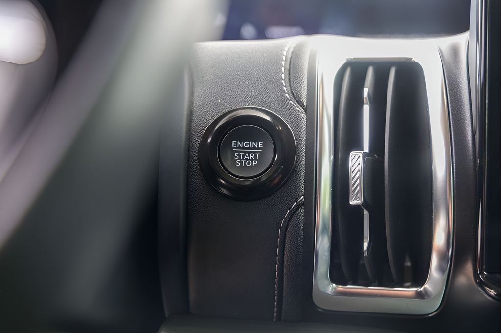 Used 2025 Black Ford Platinum image 17