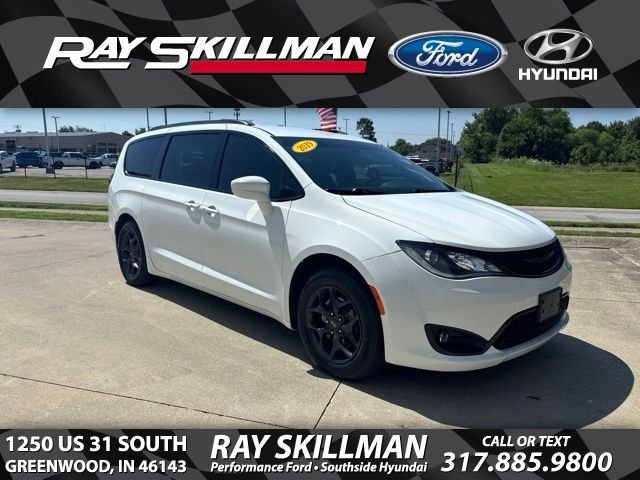 2019 Chrysler Pacifica Touring L's photo