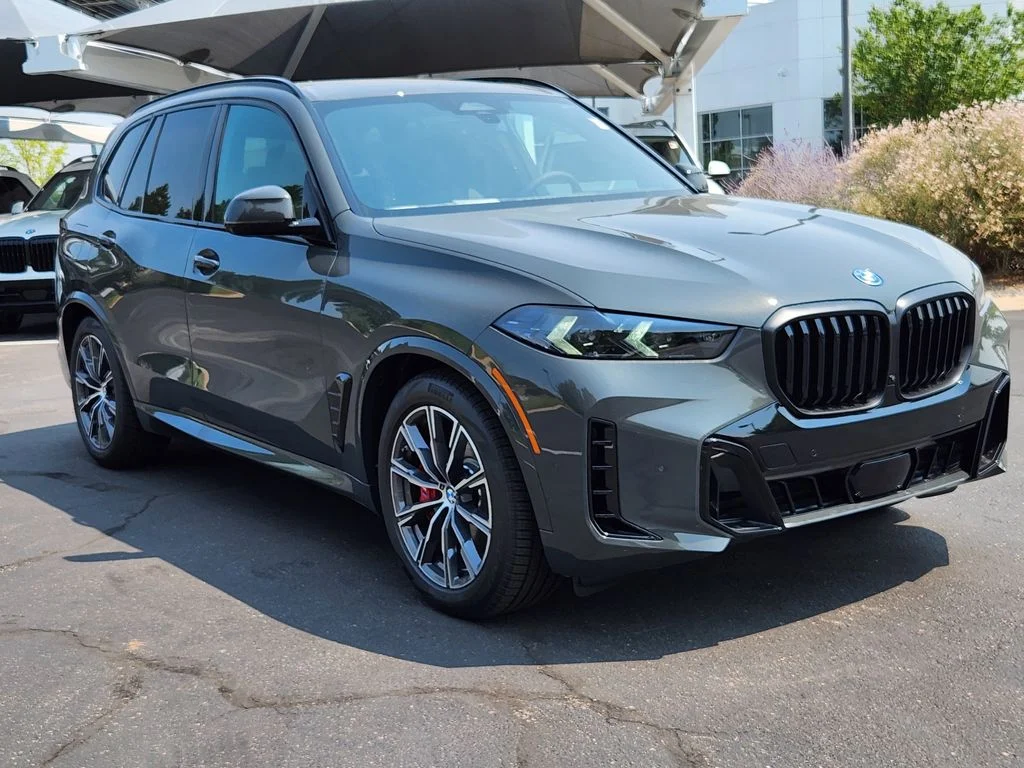 New 2026 Dravit Grey Metallic BMW xDrive50e image 5