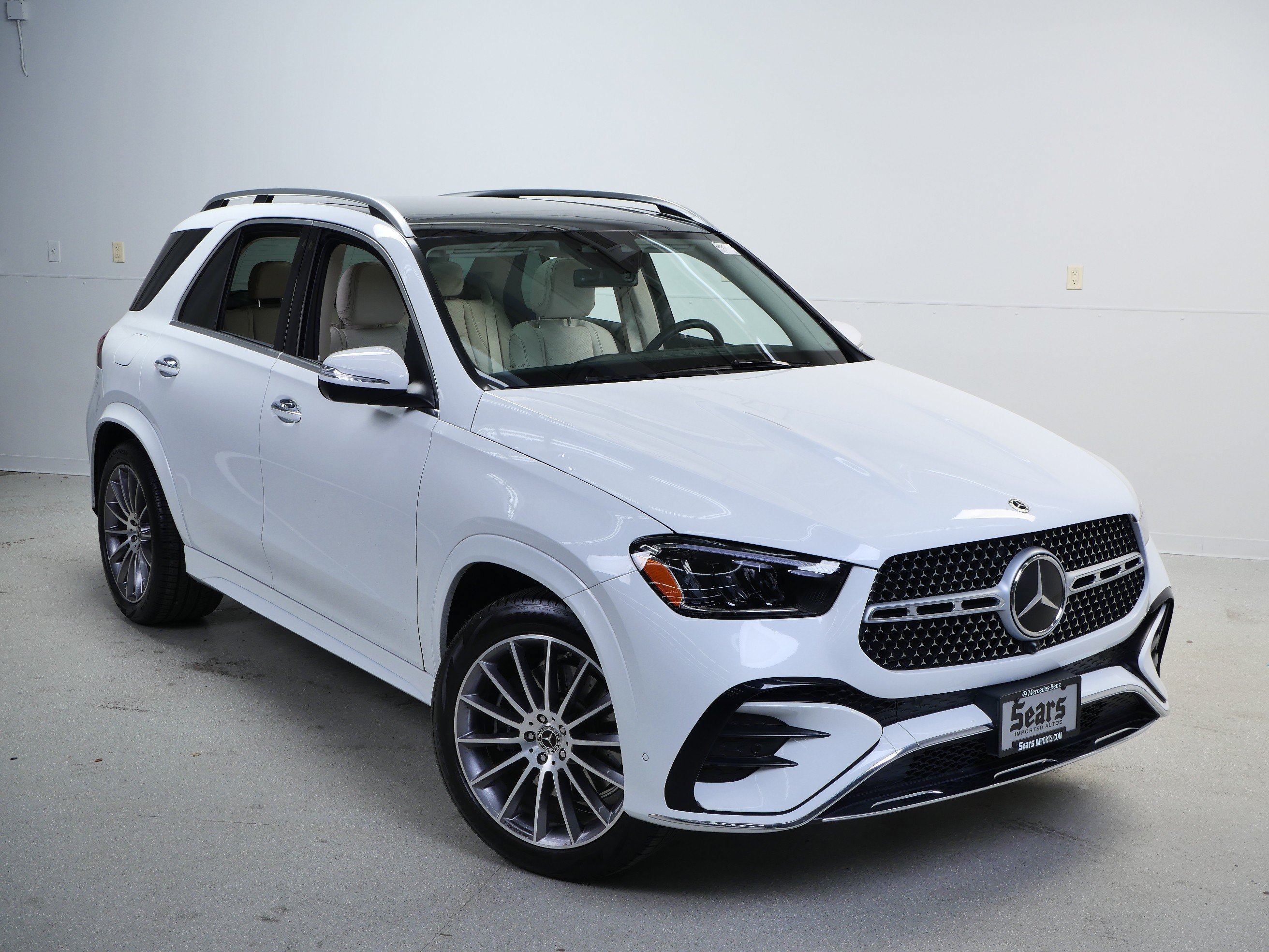 Certified Used 2025 MANUFAKTUR Moonlight White Metallic Mercedes-Benz GLE 350 image 4