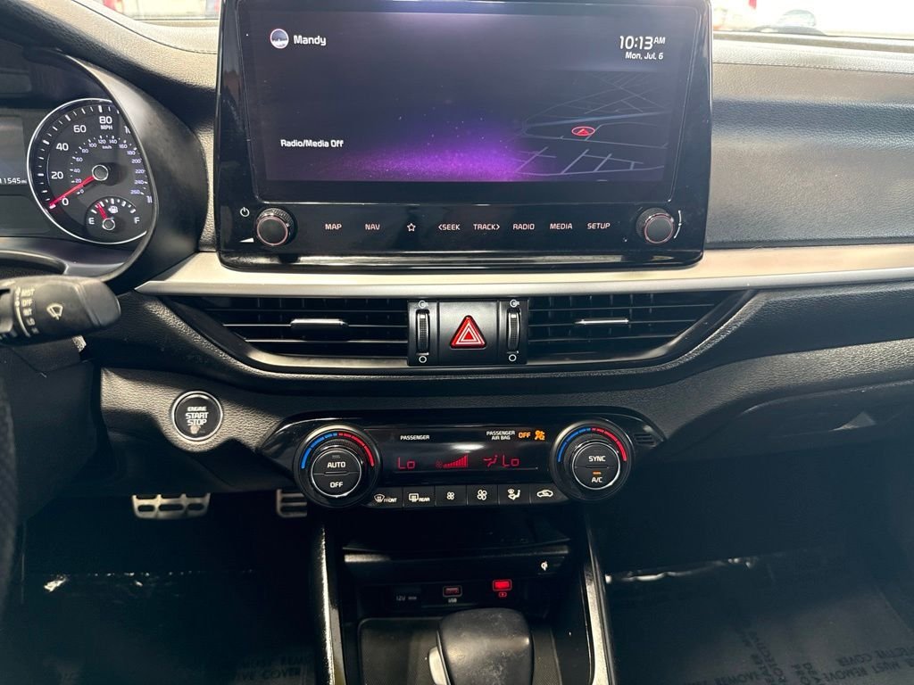 Used 2022 White Kia GT image 18