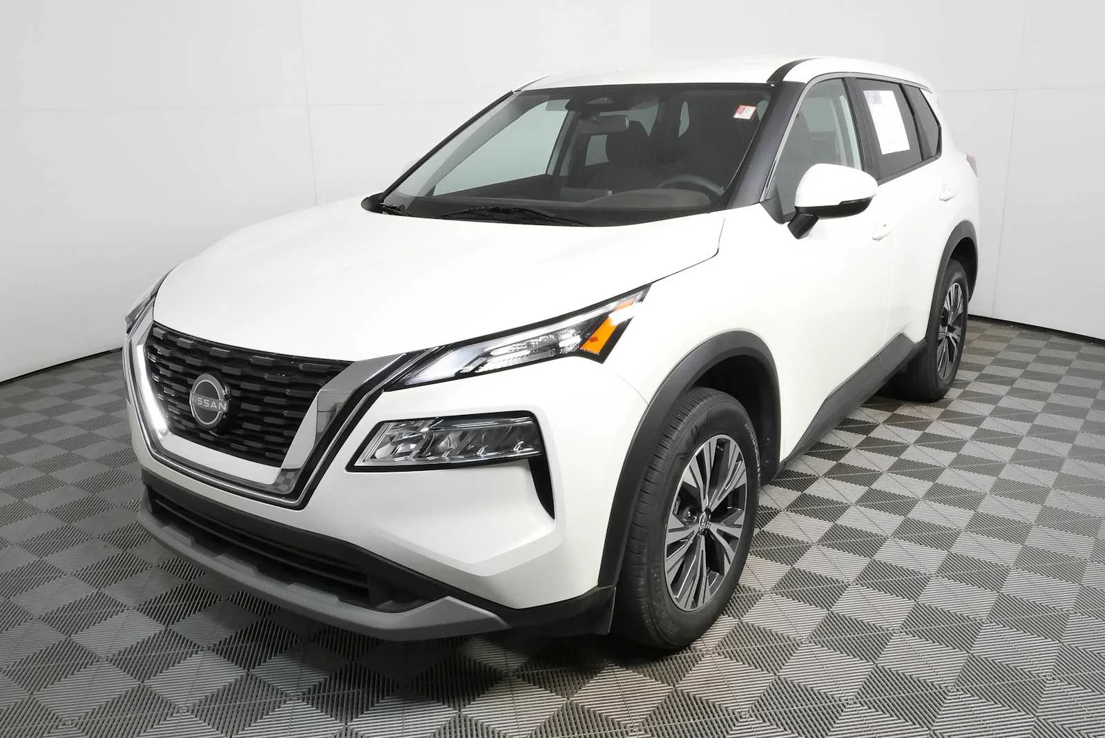 Used 2023 Pearl White Tricoat Nissan SV image 29