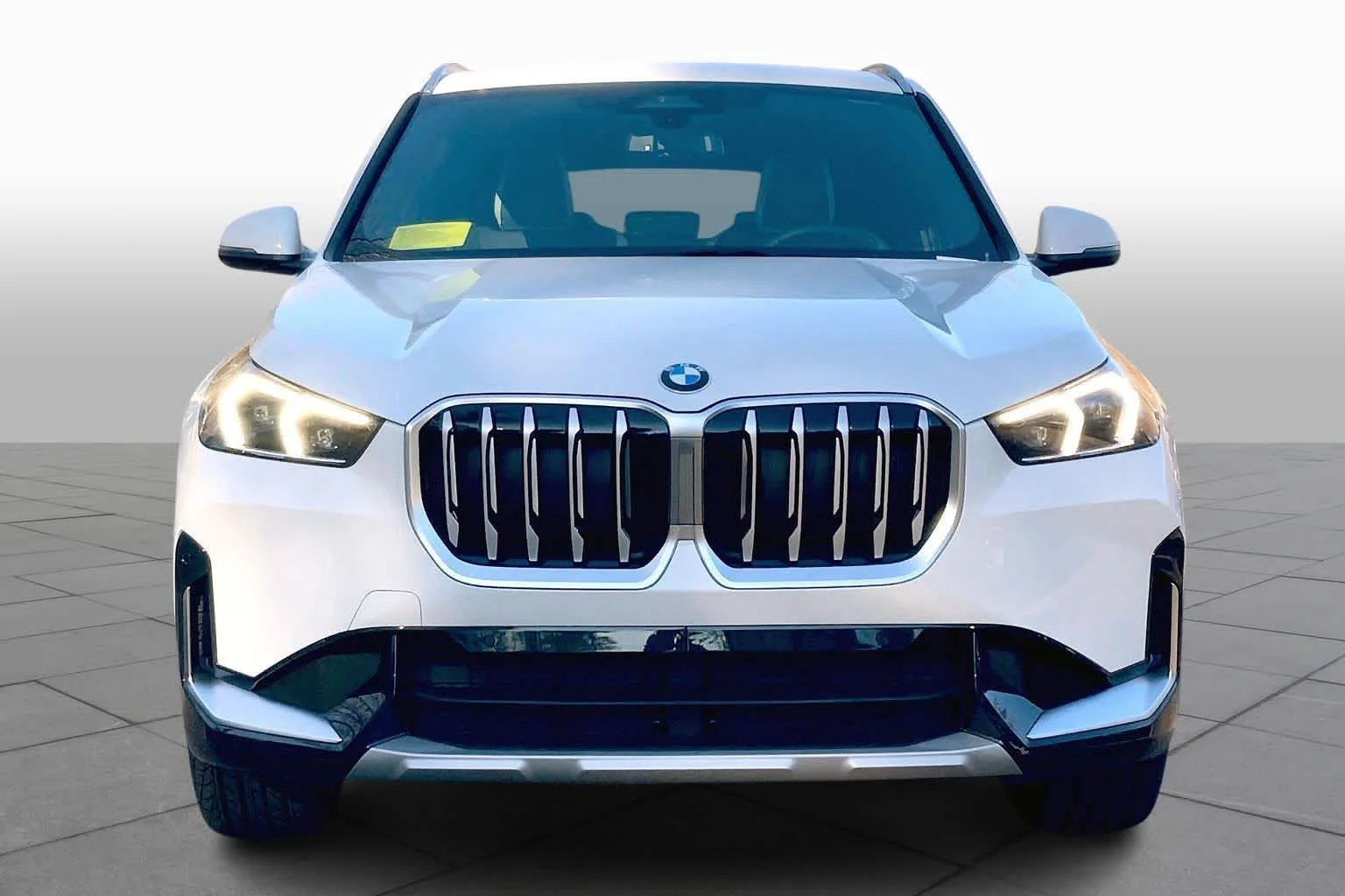 Used 2026 Alpine White BMW xDrive28i image 3